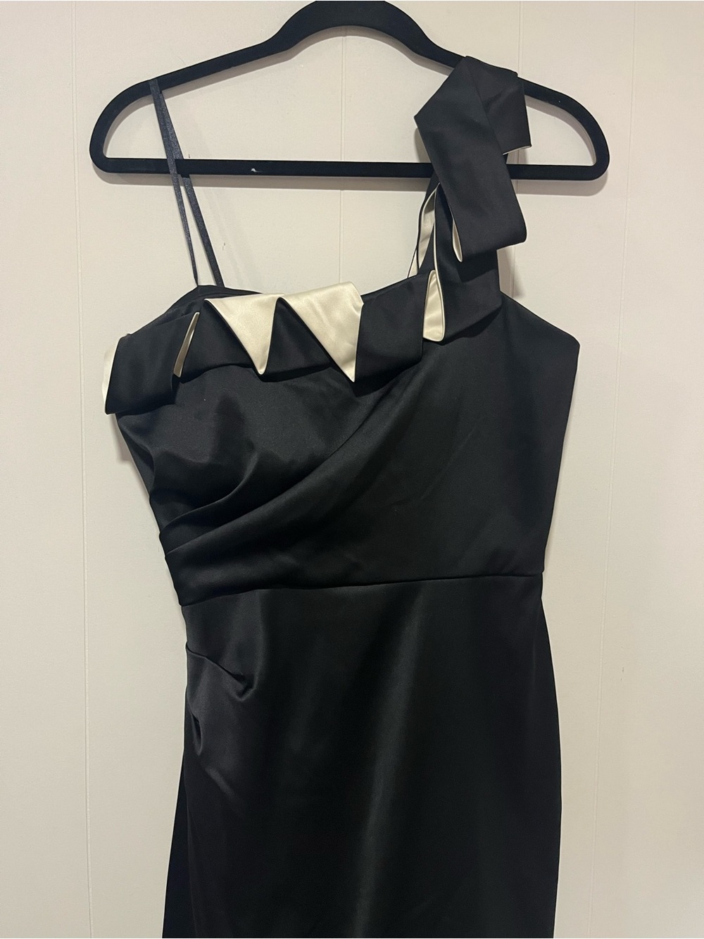 Max and Cleo Black Ivory Shoulder Satin Ruffle Dress Size 10 Cocktail Party LBD